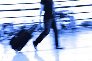 你要像一個陌生的離鄉人，或者過客一樣