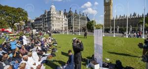 英國穆斯林女士受乘客保護