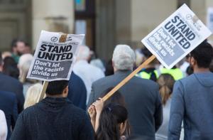 曼徹斯特人民抨擊極端仇恨伊斯蘭分子