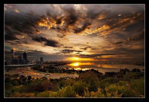 你不要替自欺者辯護