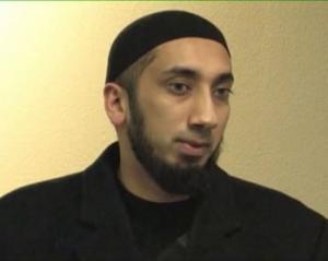 祈求安拉不要使我們的心偏離正道的堵阿