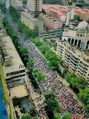 西寧東關清真大寺20萬人參加開齋節會禮