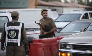 今年約十萬人被拒之朝覲門外