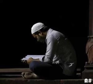 國王給一個‘酒徒’站殯禮，何故？