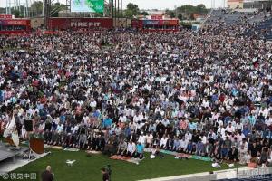 美國芝加哥穆斯林開齋節祈禱 現場人山人海(組圖)