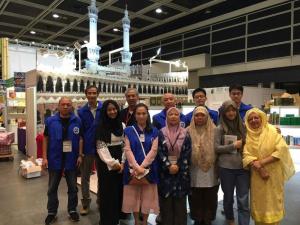 巨幅克爾白圖型矗立香港會議展覽中心