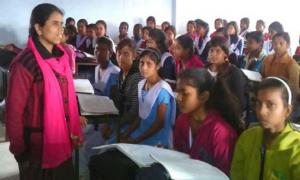 印度盲女譯成盲文古蘭經