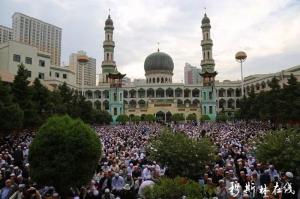 33張精美圖片讓您感受2018年西寧開齋節震感場面