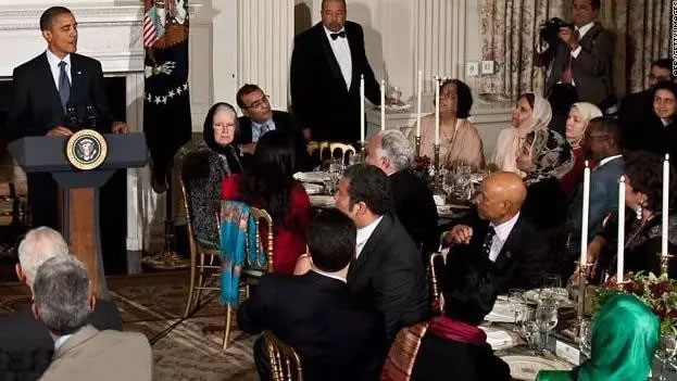 魯瑪納&bull;艾哈邁德：從被嘲弄到白宮工作的女穆斯林