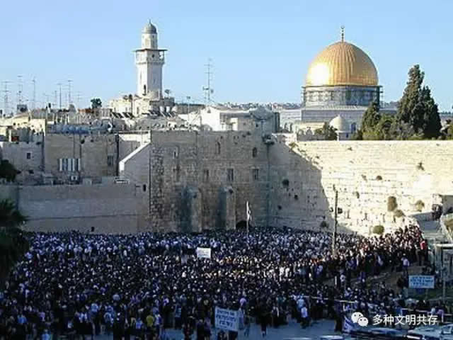 张承志略谈国际形势