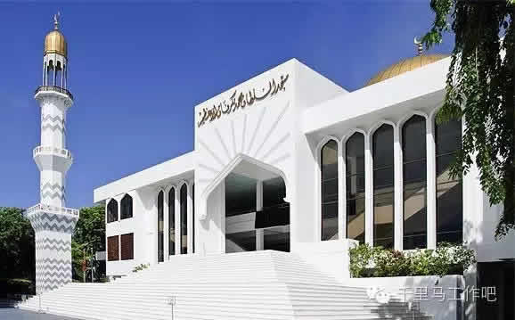 他睡在了樹底下，使上千人皈依了伊斯蘭