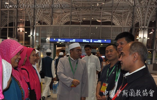 我國首架朝覲包機順利抵達麥迪那