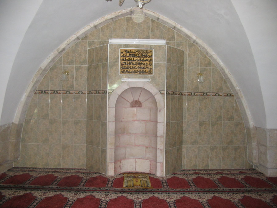 哈裡發歐麥爾是如何對待基督徒的？