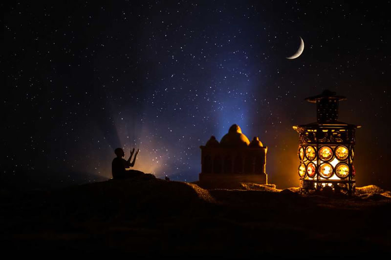 在齋月最後的幾天裡，竭盡所能地去尋找那高貴的夜晚，