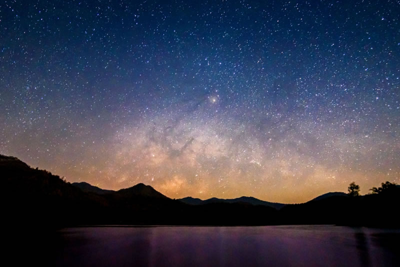 如何才能真正做到感贊真主？