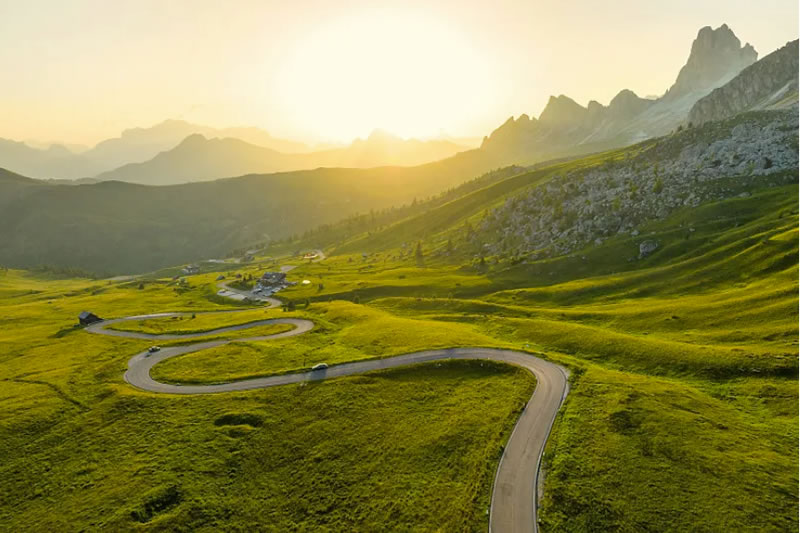 在敬畏中前行的定然之路