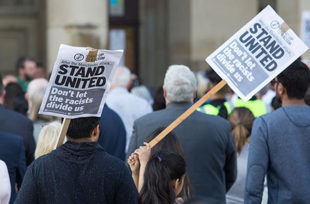 曼徹斯特人民抨擊極端仇恨伊斯蘭分子