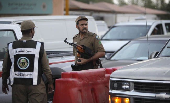 今年約十萬人被拒之朝覲門外