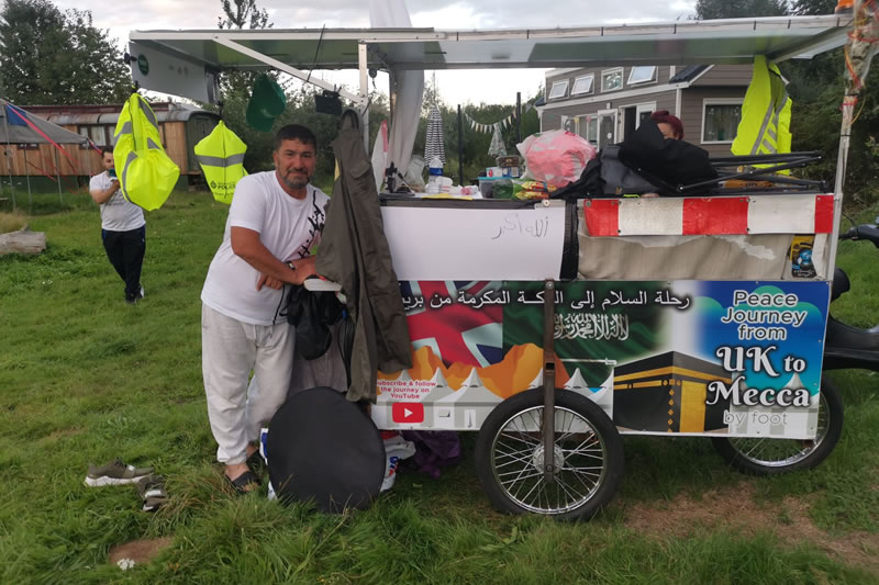 英國穆斯林11個月徒步7千公里赴麥加朝覲