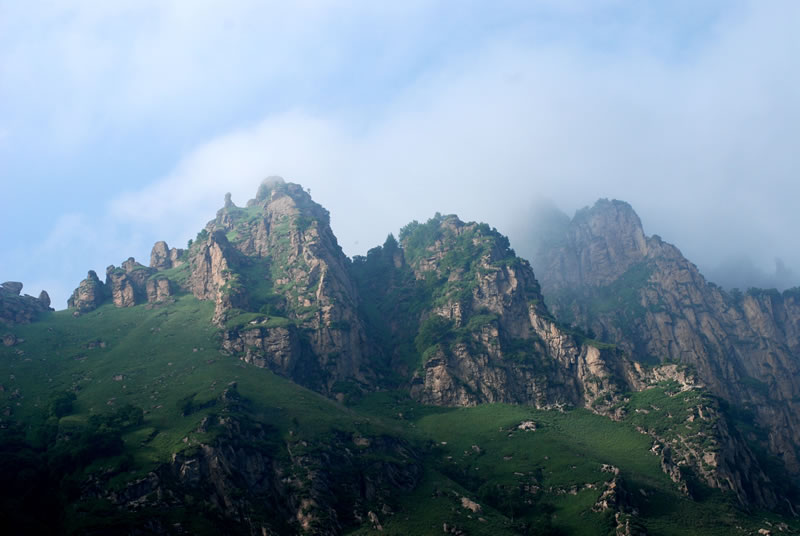 你不要驕傲自滿地在大地上行走