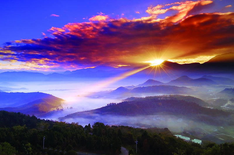 真主是鑒察你們的行為的