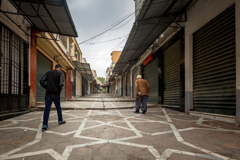 謙遜地活，不論你多麼富有