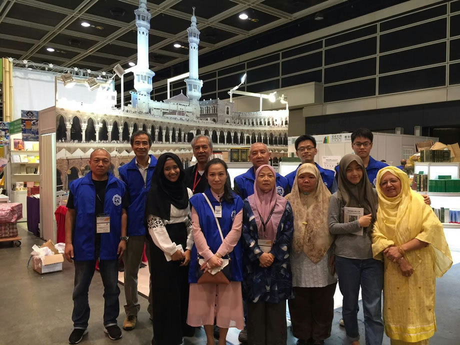 巨幅克爾白圖型矗立香港會議展覽中心