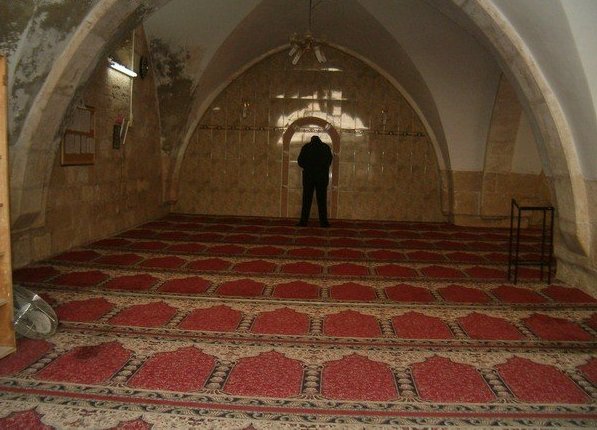 哈裡發歐麥爾是如何對待基督徒的？