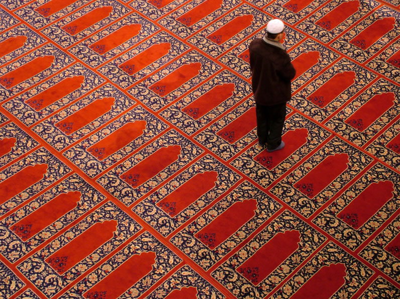 一個人怎麼才能擺脫干擾而虔誠害怕地禮拜呢？